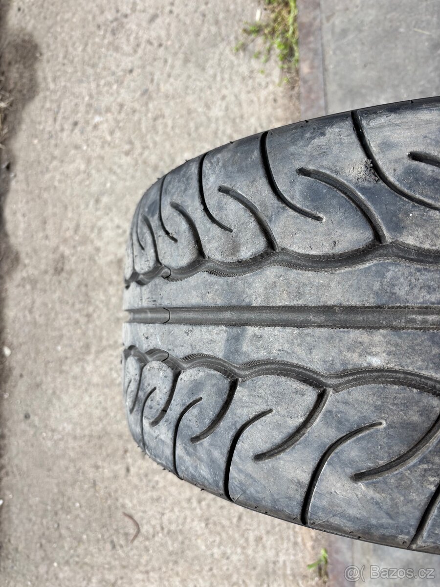 Yokohama Advan AD08RS 245/40/18 - 2