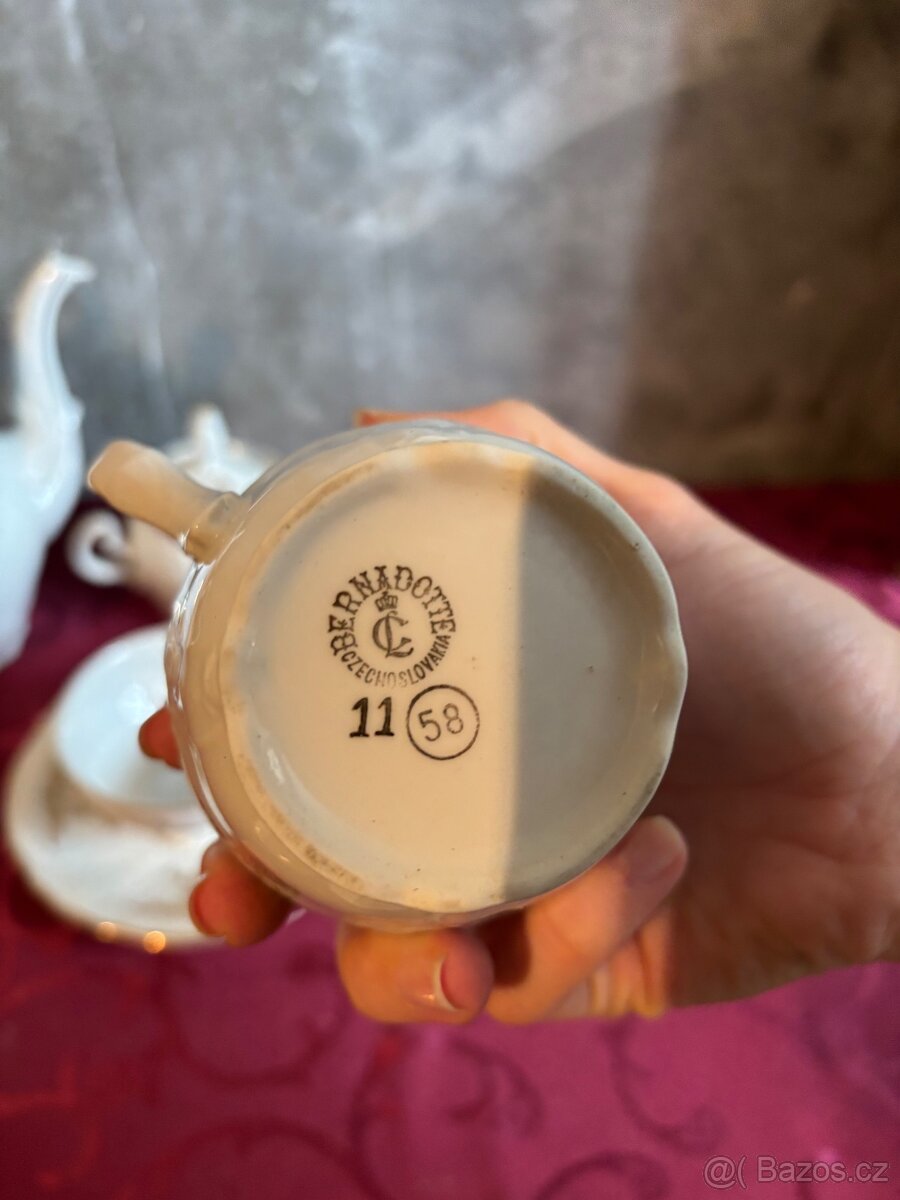 Sada porcelánového nádobí - 2