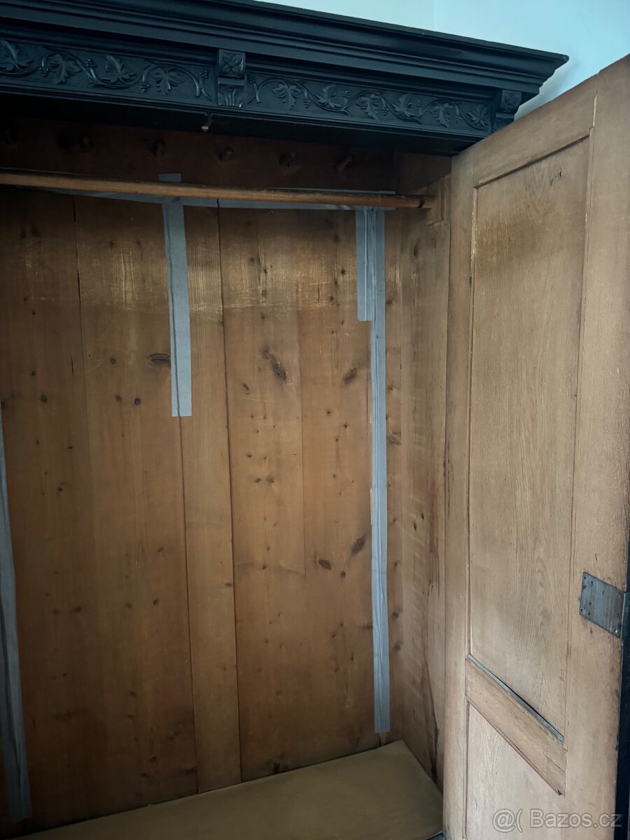 Starožitná skříň - 2