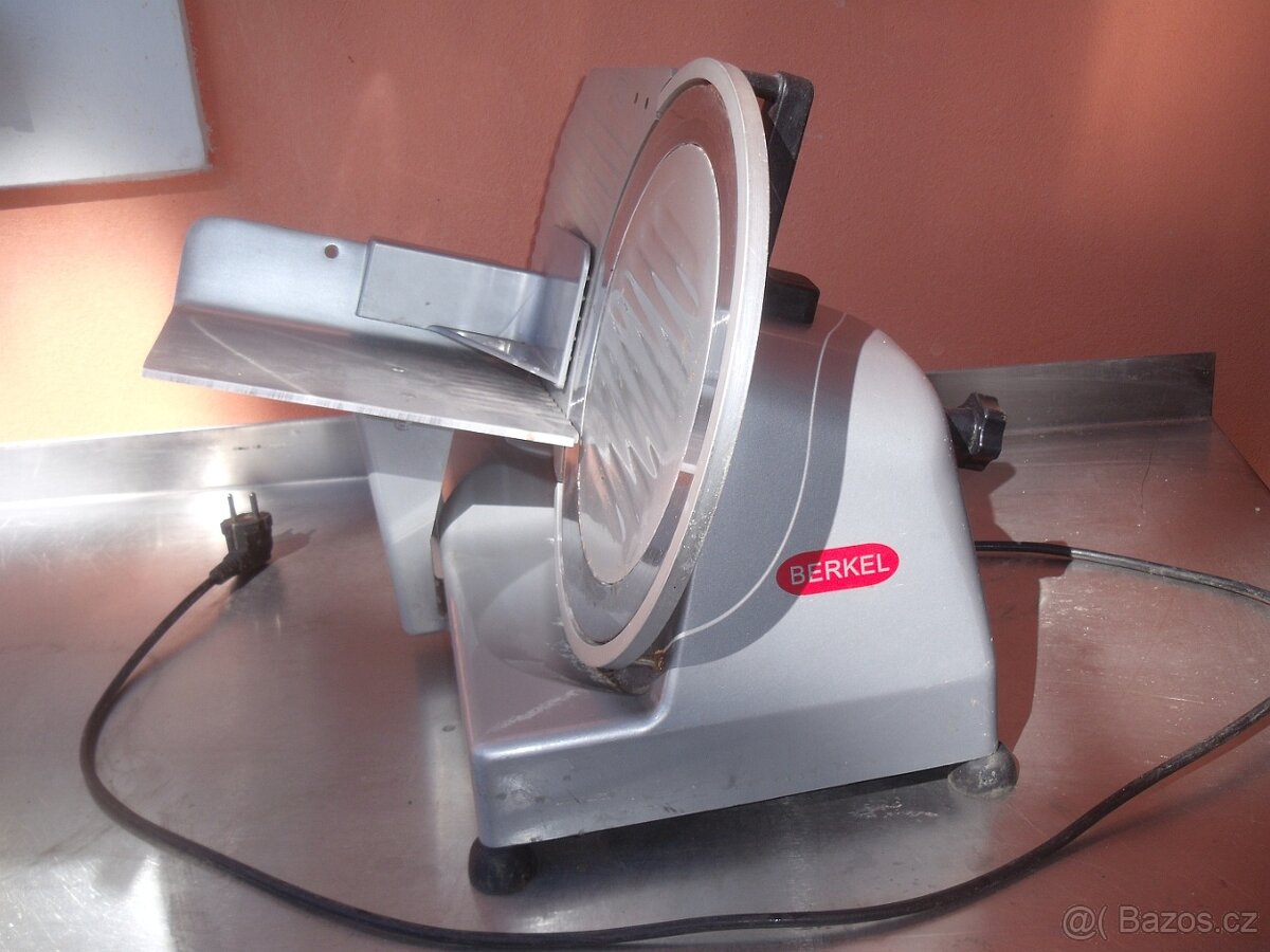 Nářezový stroj Bizerba. Digitální váha. Nářezák BERKEL - 2