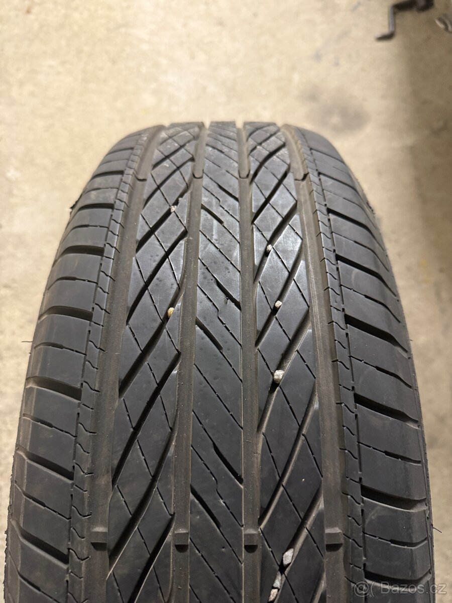 235/65 r17 - 2