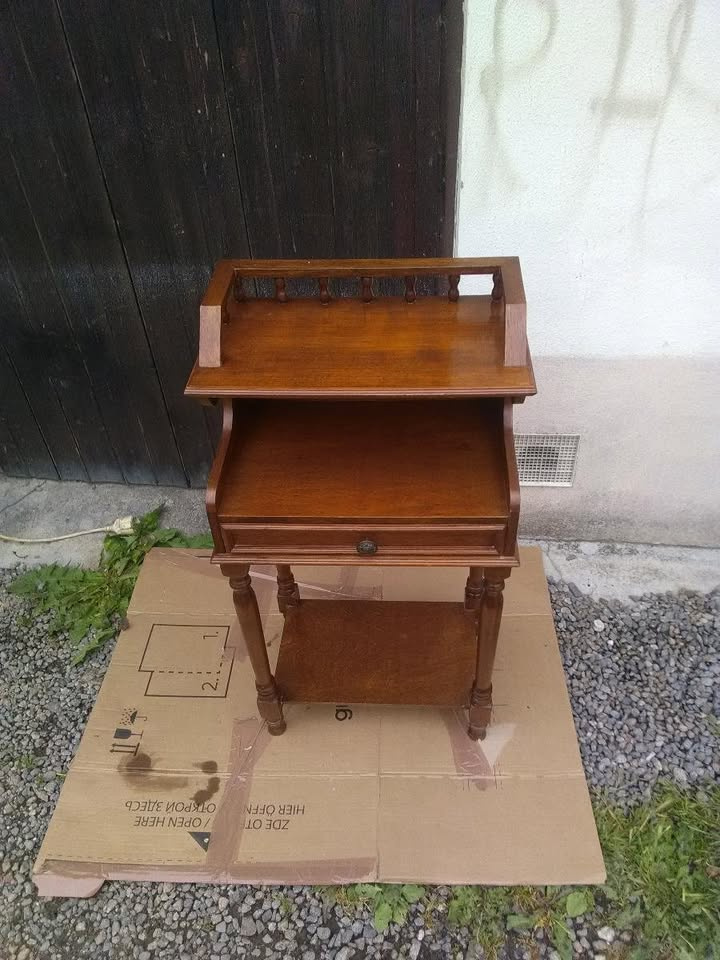 Prodám pěkný starý telefoní stolek - 2