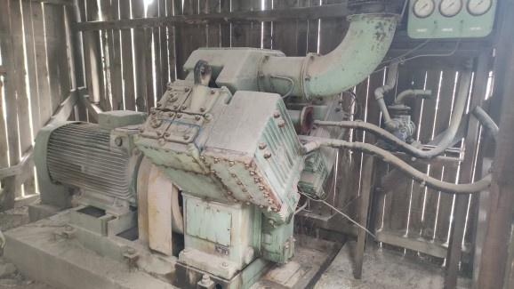 Pístový vzduchový kompresor ČKD Praha - 2 DVK 280 - 2