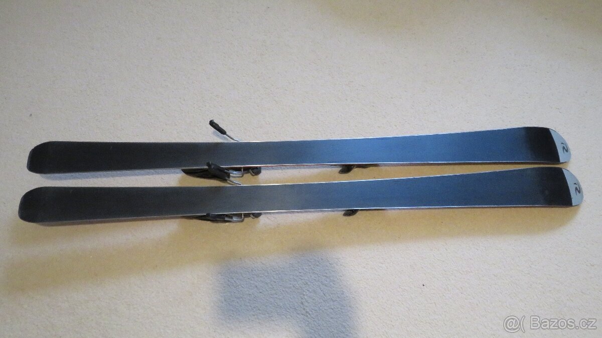 Sjezdové lyže ROSSIGNOL, délka 130 cm. Stav: viz foto - 2
