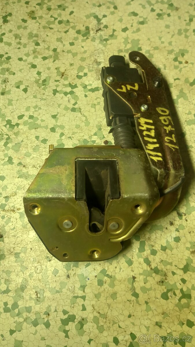 Zámek LZ dveří C8, P 807 - 2