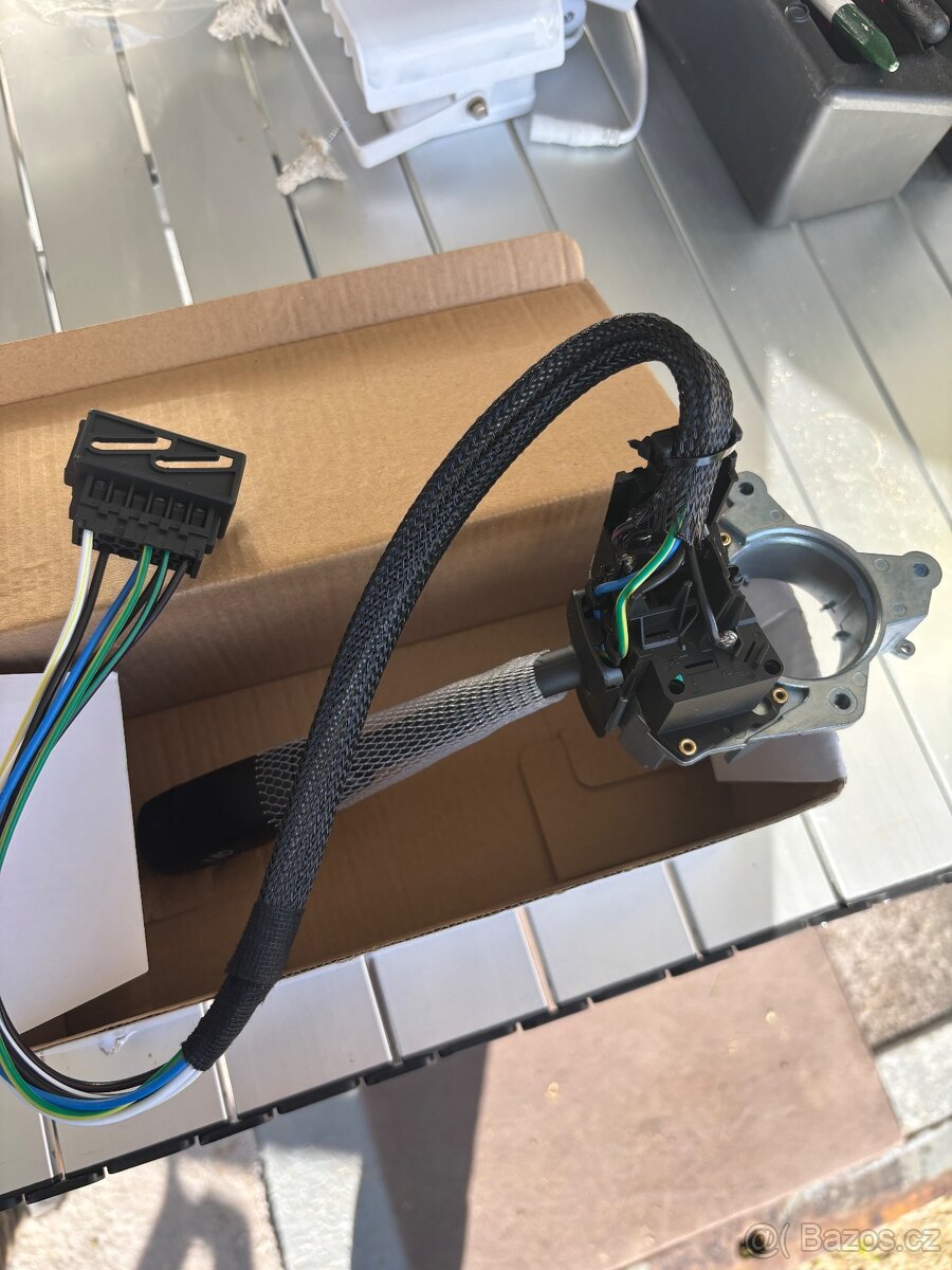 Spínač Mercedes e210 - 2