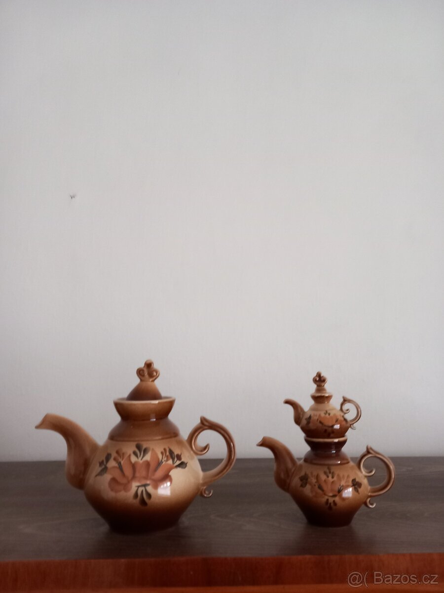 dvě keramické konvičky - 2
