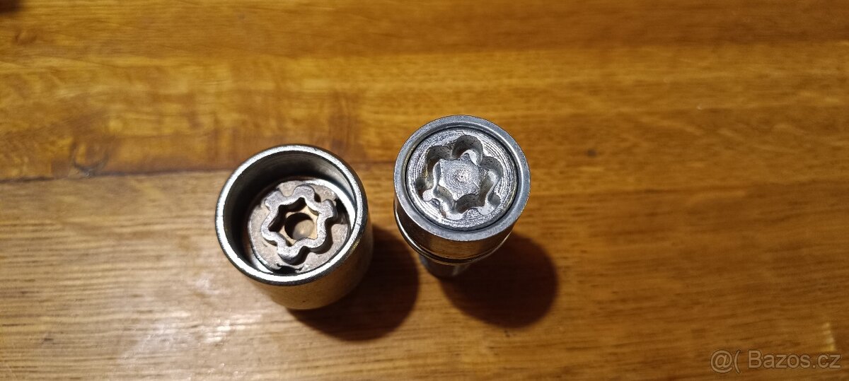 Bezpečnostní šrouby VW 3CN071597 - 2