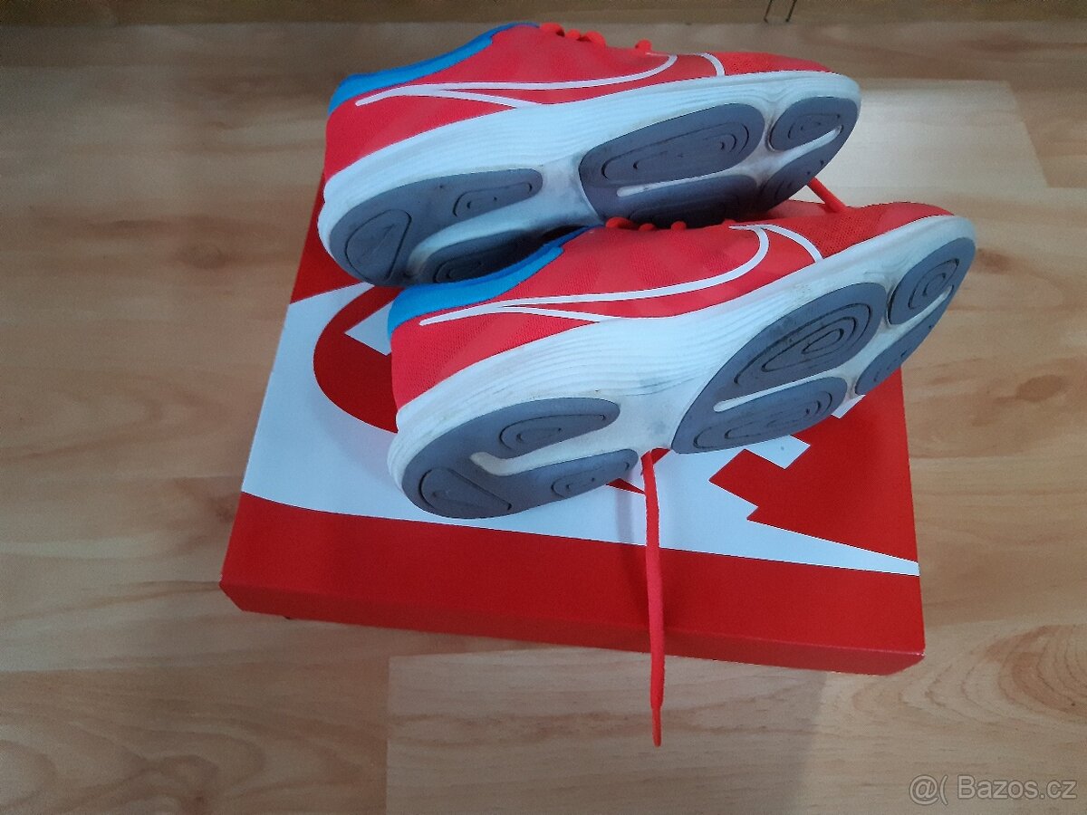 NIKE-juniorská obuv-vel. 35,5 - 2