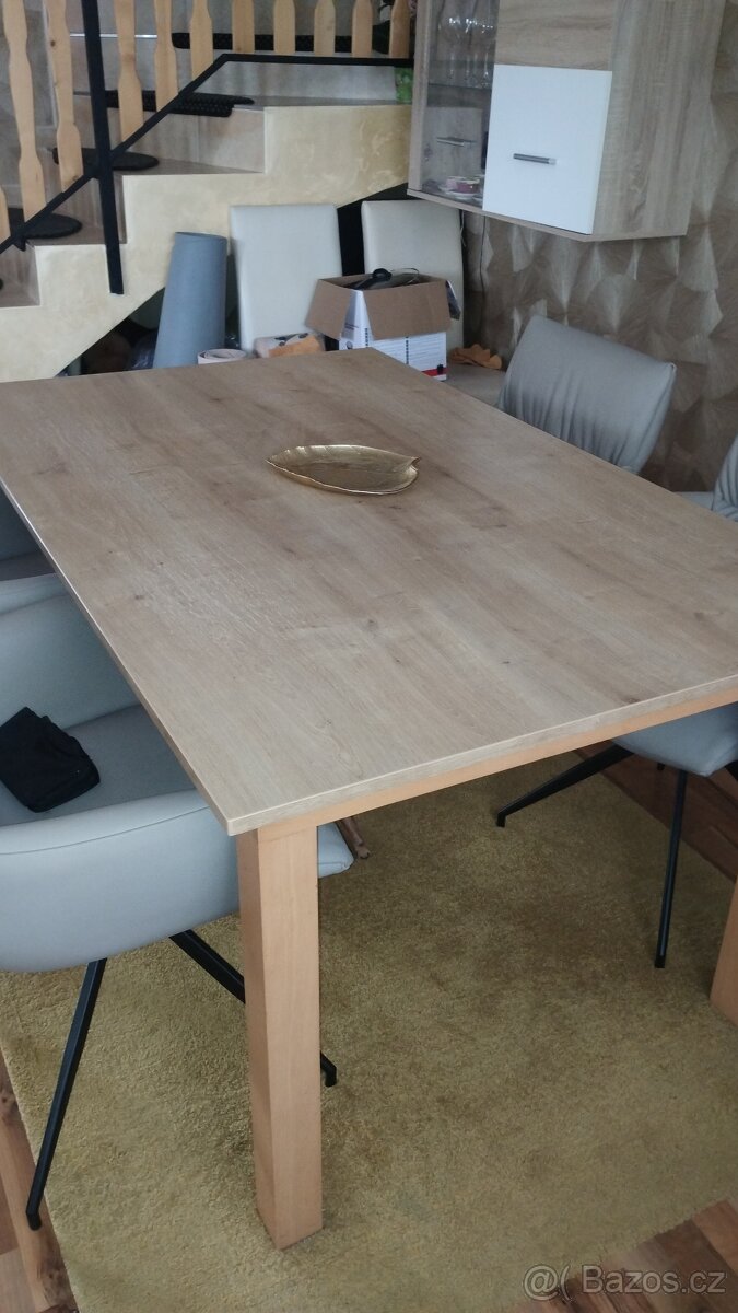Prodám jídelní stůl - 2