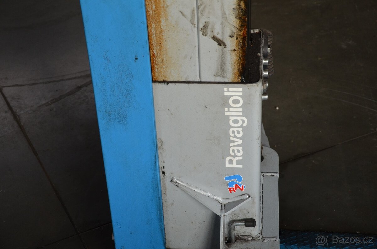 Dvousloupový hever Ravaglioli 3200Kg - 2