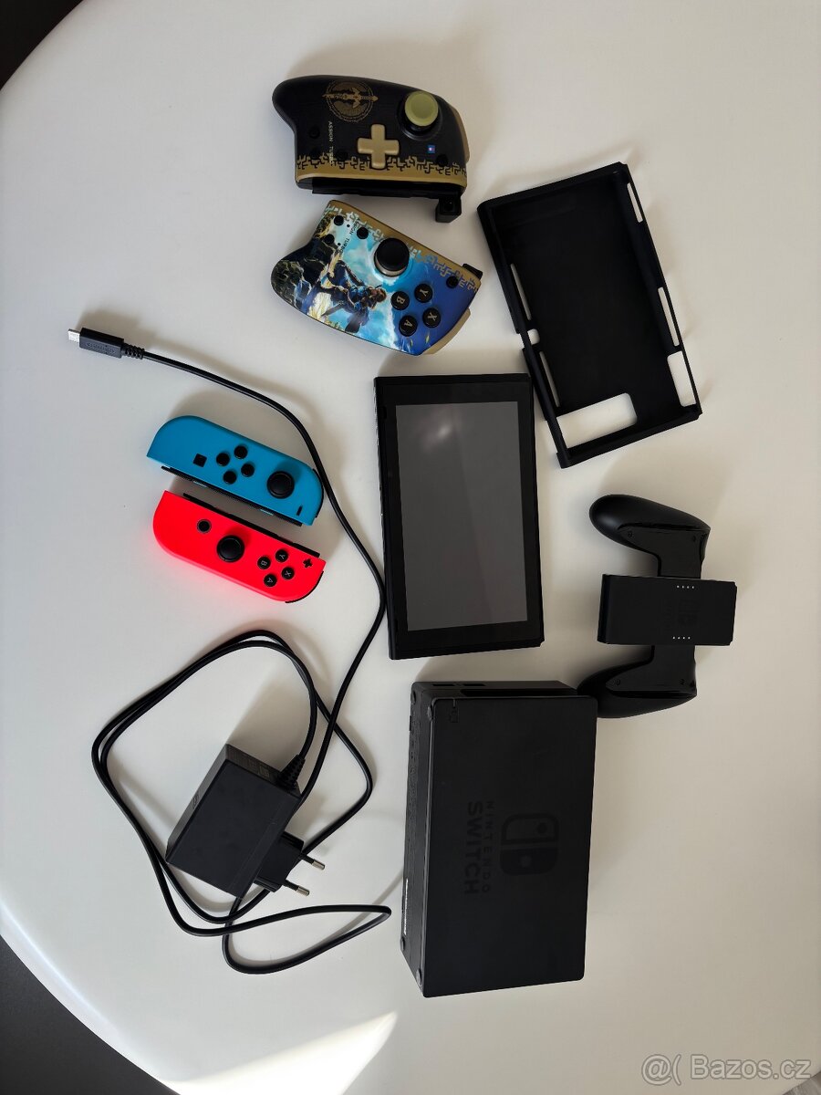 Nintendo Switch Classic - 2