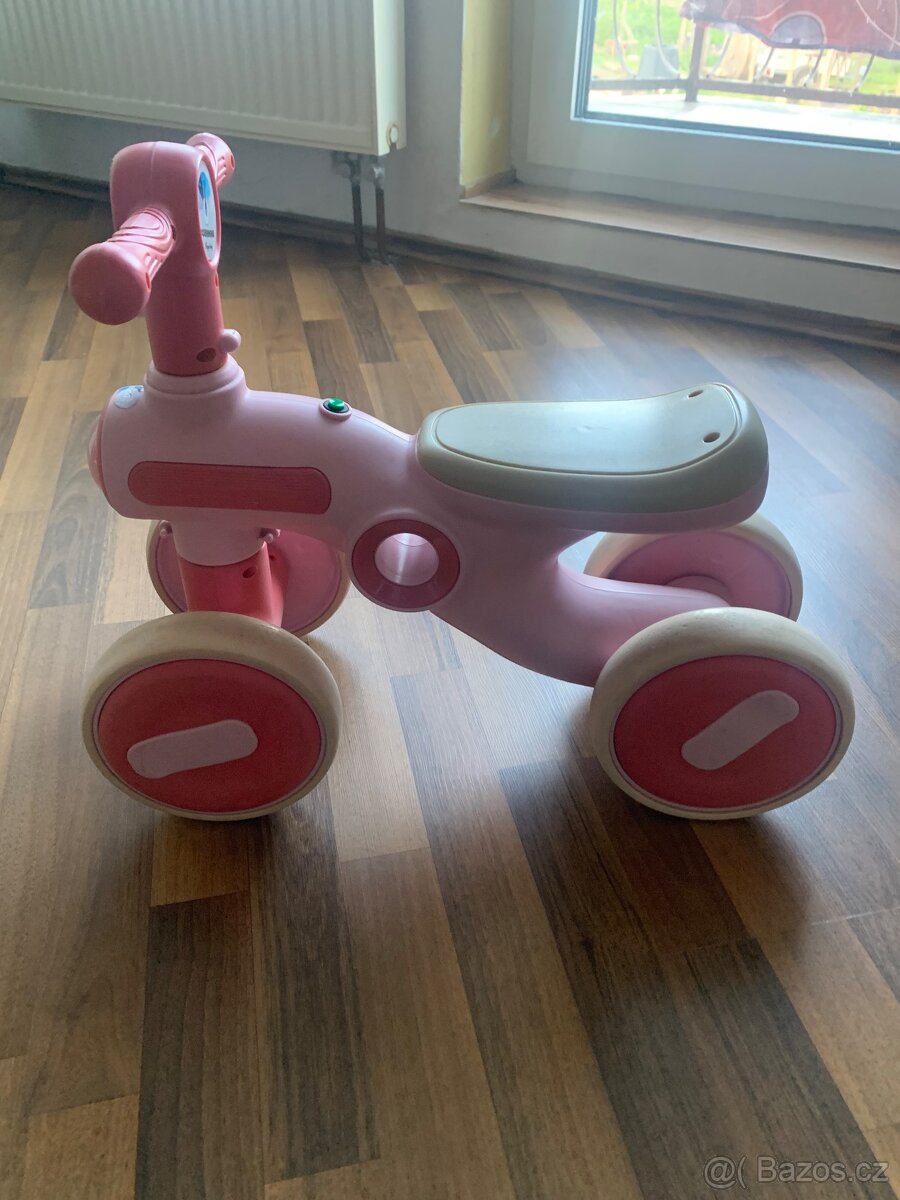 Krasná růžová motorka - 2