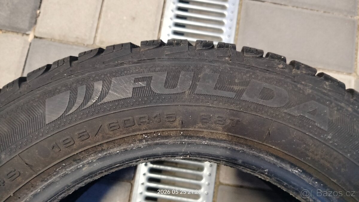 Prodám pneu 195/60/ R15 - 2
