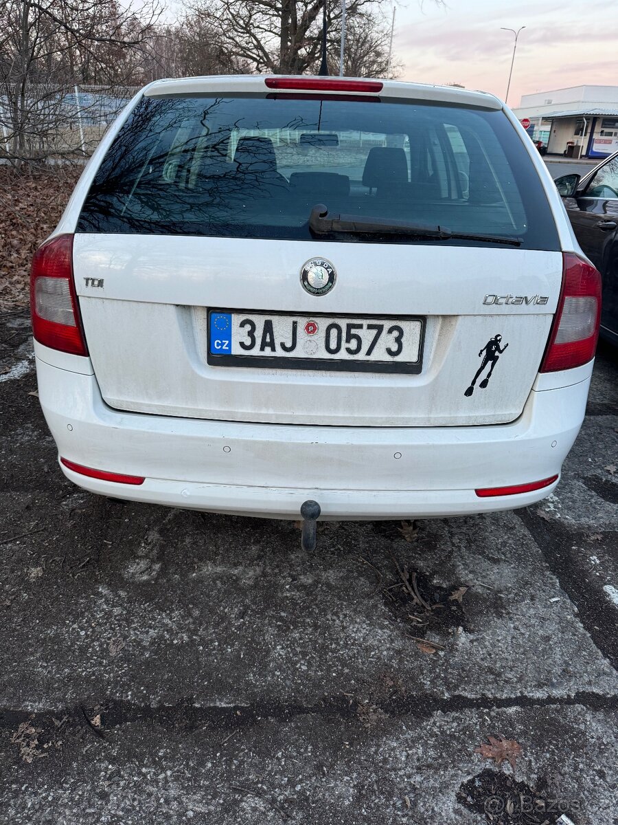 Škoda Octavia combi bílá r. v. 2010 - 2