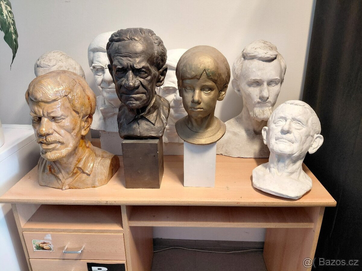 Soubor sádrových soch a bust - 2
