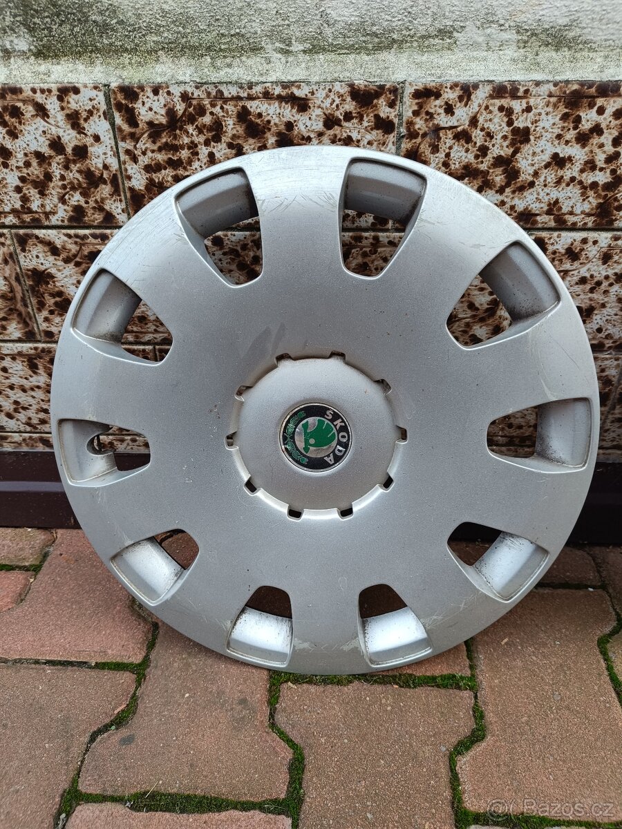 Poklice Škoda r15 originál - 2