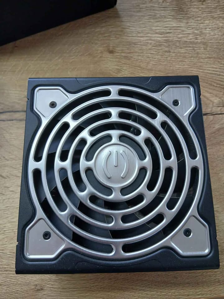Počítačový zdroj EVGA SuperNOVA 750 P6 - 2