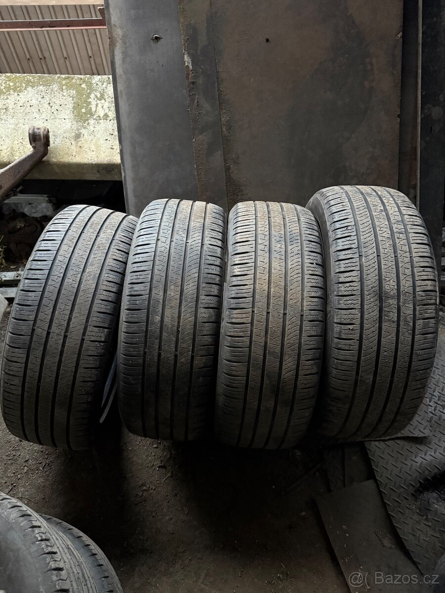 Celoroční pneu 235/50 r20 - 2