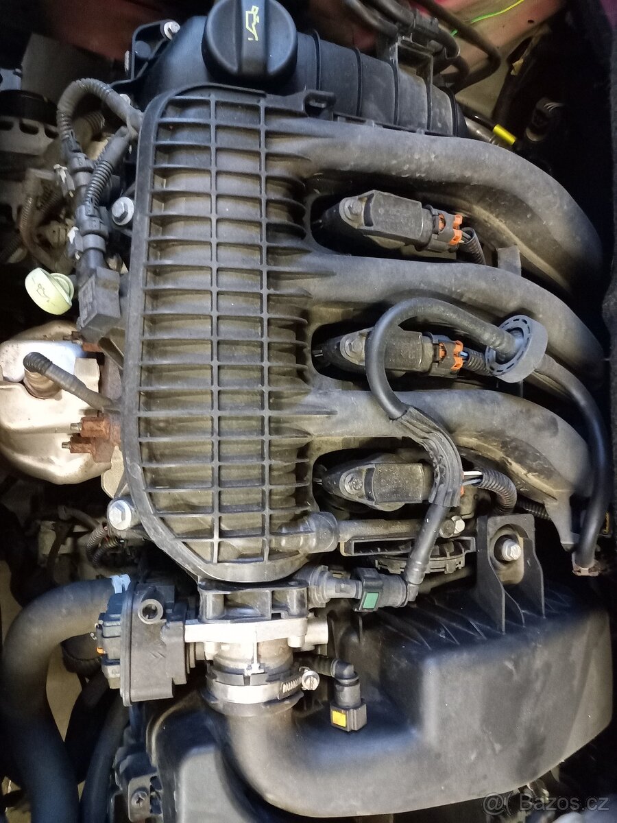 Peugeot 208 r.v 2018 -prodam motor - 2