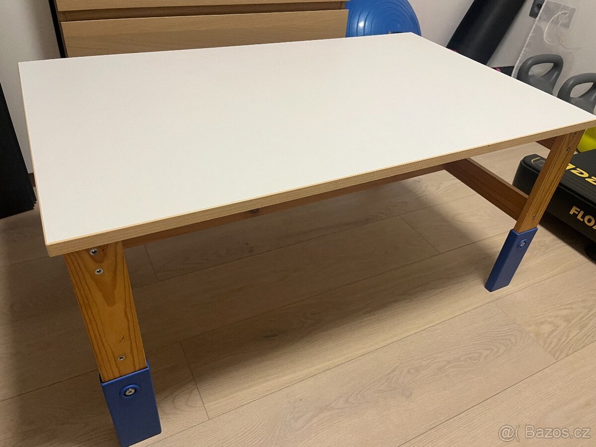 Dětský stůl IKEA + dvě židličky zdarma - 2
