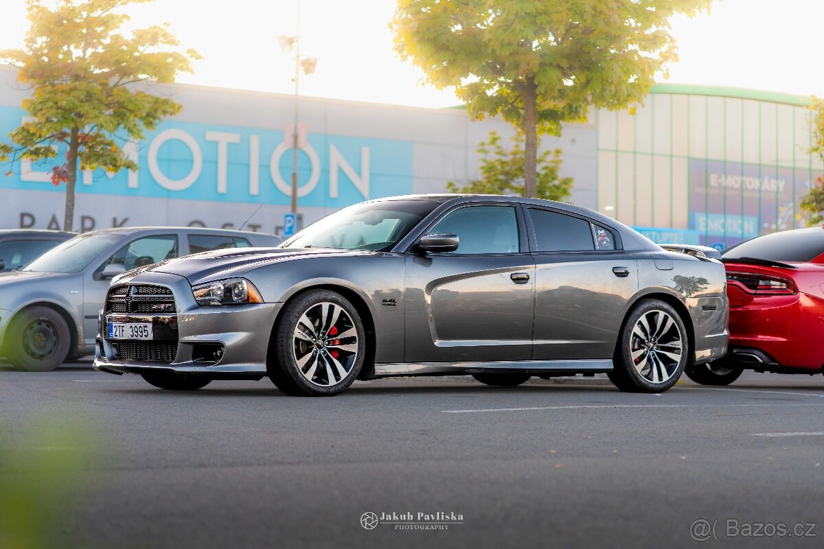 Dodge Charger 6,4 V8 HEMI SRT8 - 2