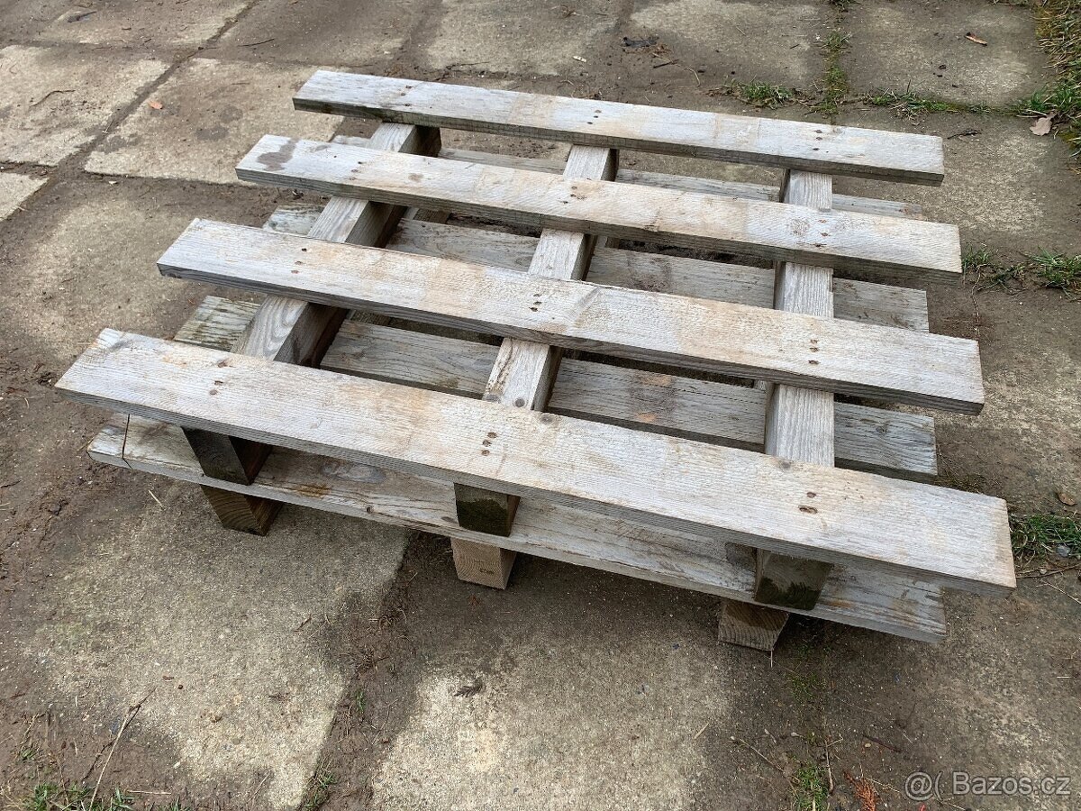 Palety ze stavebniho materialu - 2