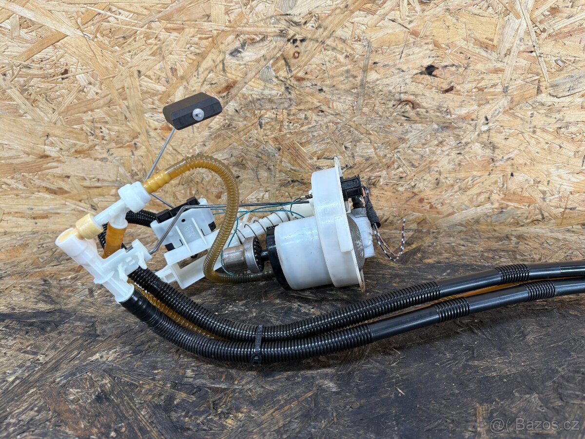 ČERPADLO NÁDRŽE MERCEDES W211 2.2 CDI 125KW - 2