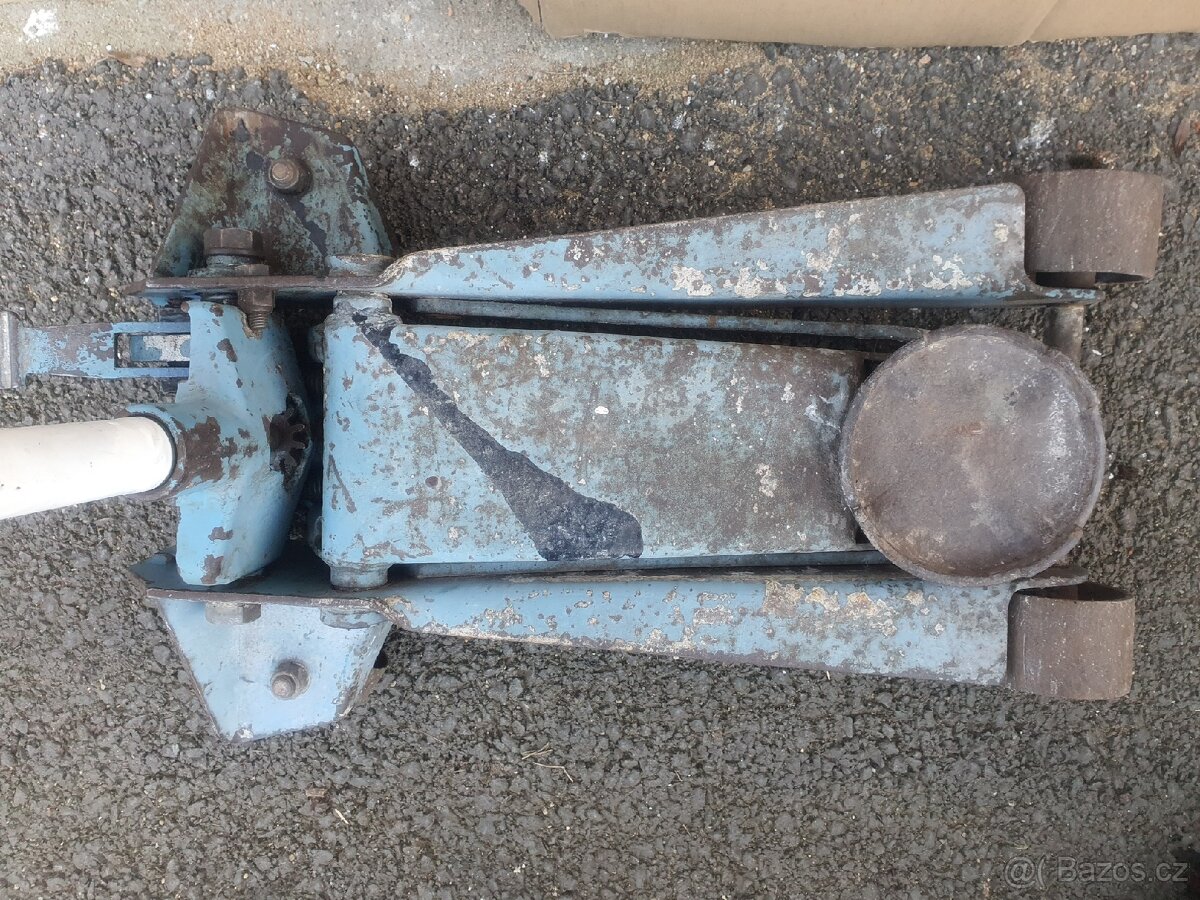 Automobilový zvedák. Profesionální - 2