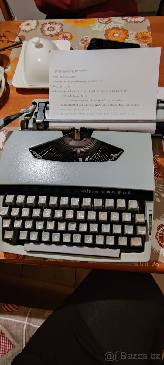 Kufříkový psací stroj - 2