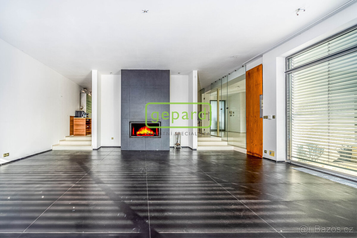 Vícegenerační samostatná vila 636m2, s pozemkem 2478m2, Koun - 2