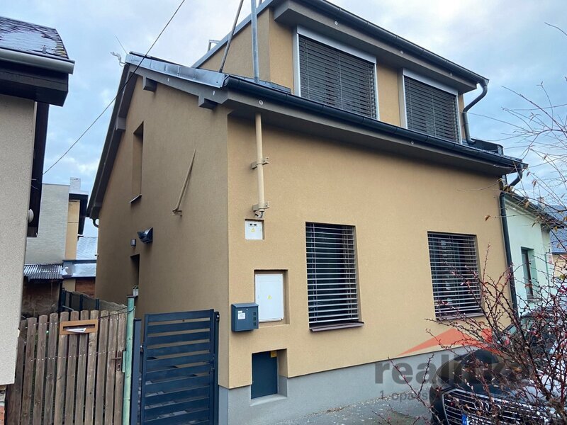 Prodej moderně zrekonstruovaného rodinného domu 4+kk s teras - 2