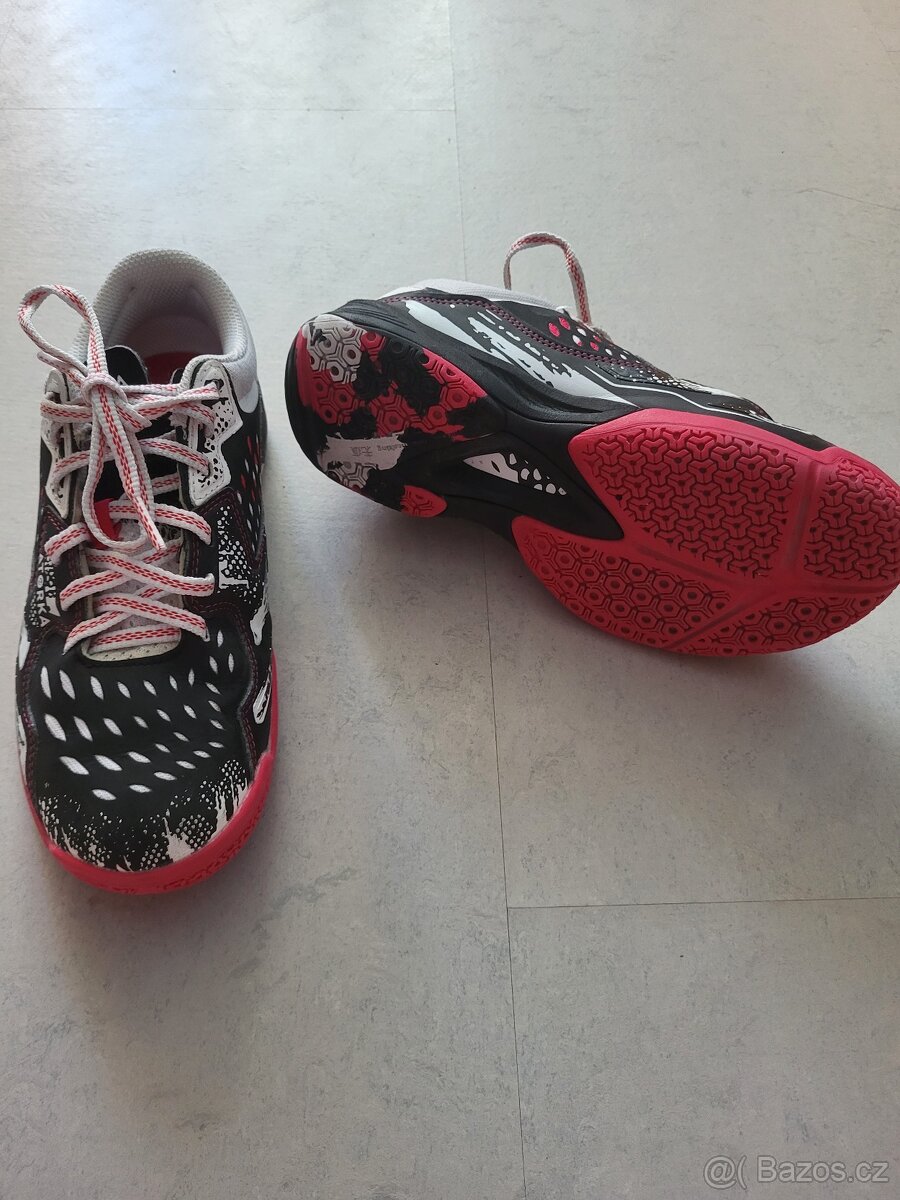 Sálové boty velikosti 37 - 2