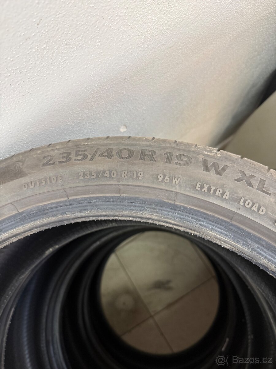 235/40 R19 continental - 2