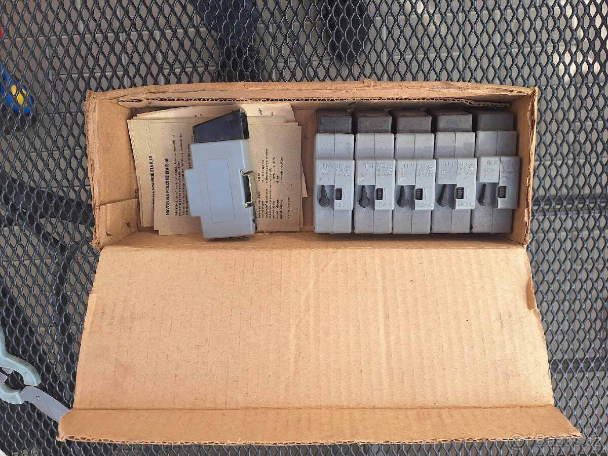 Schodišťový spínač 6x - 2