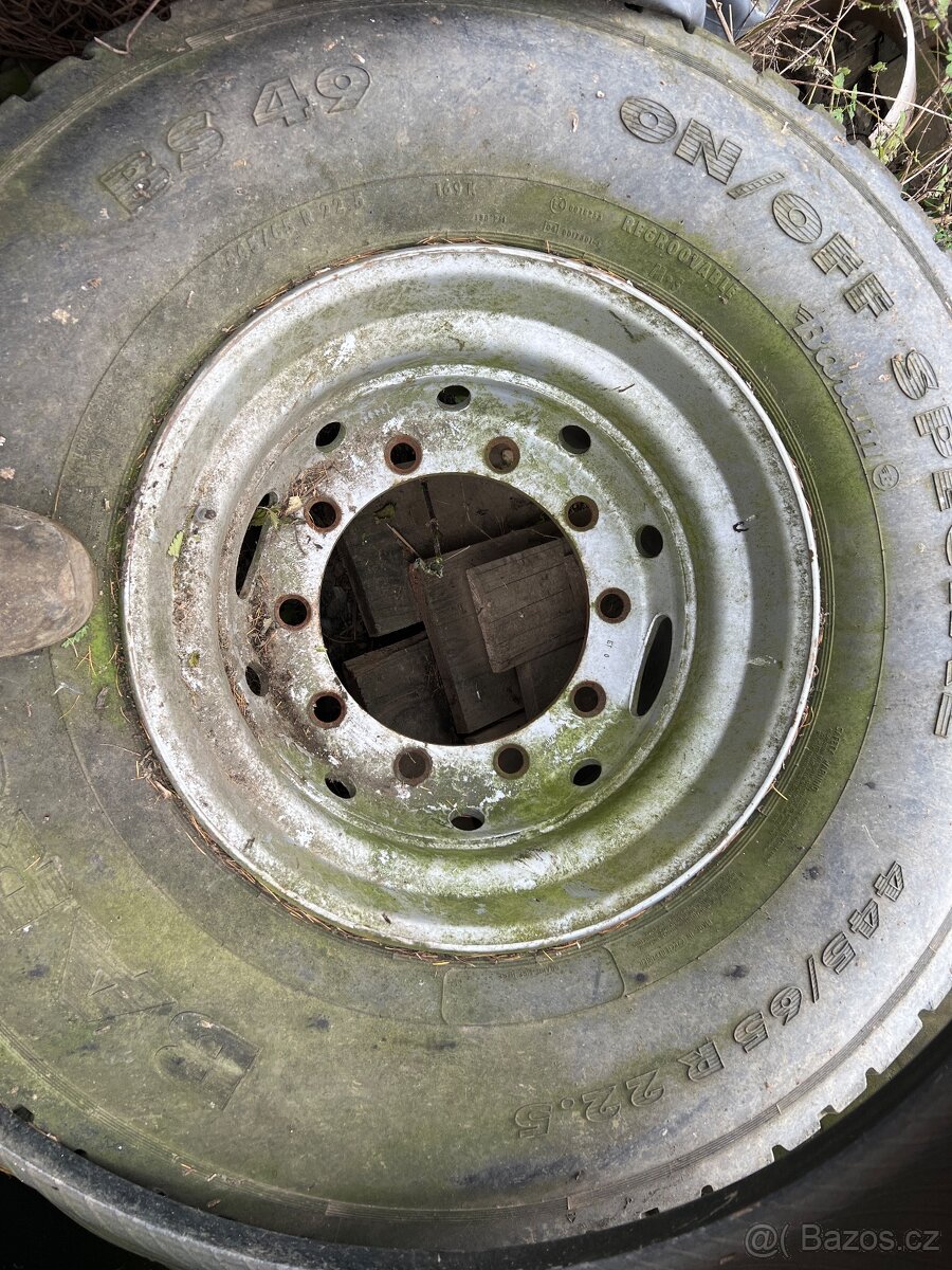 Pneu 445/65 R 22,5 - 2