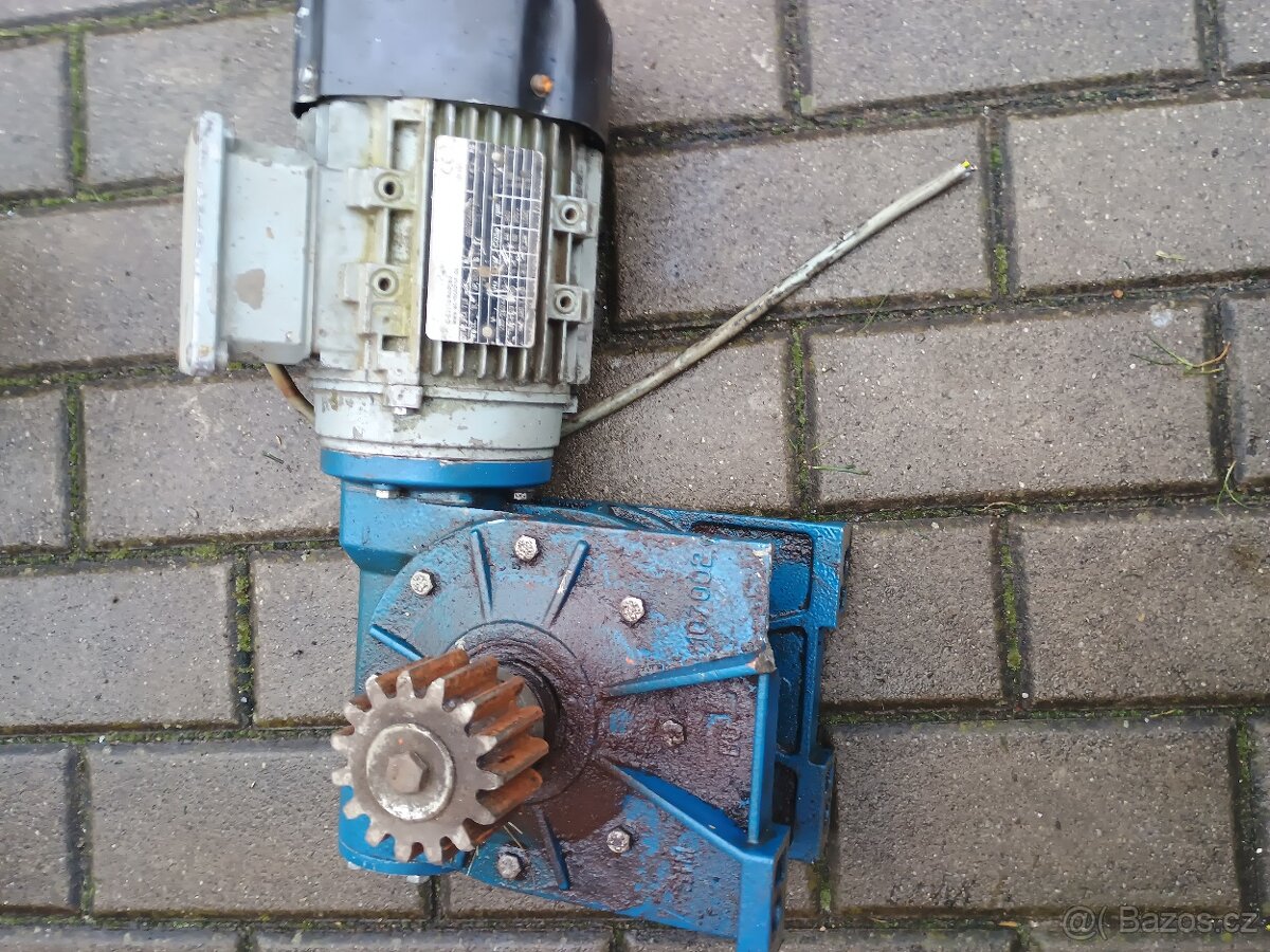 Elektromotor s převodovkou - 2