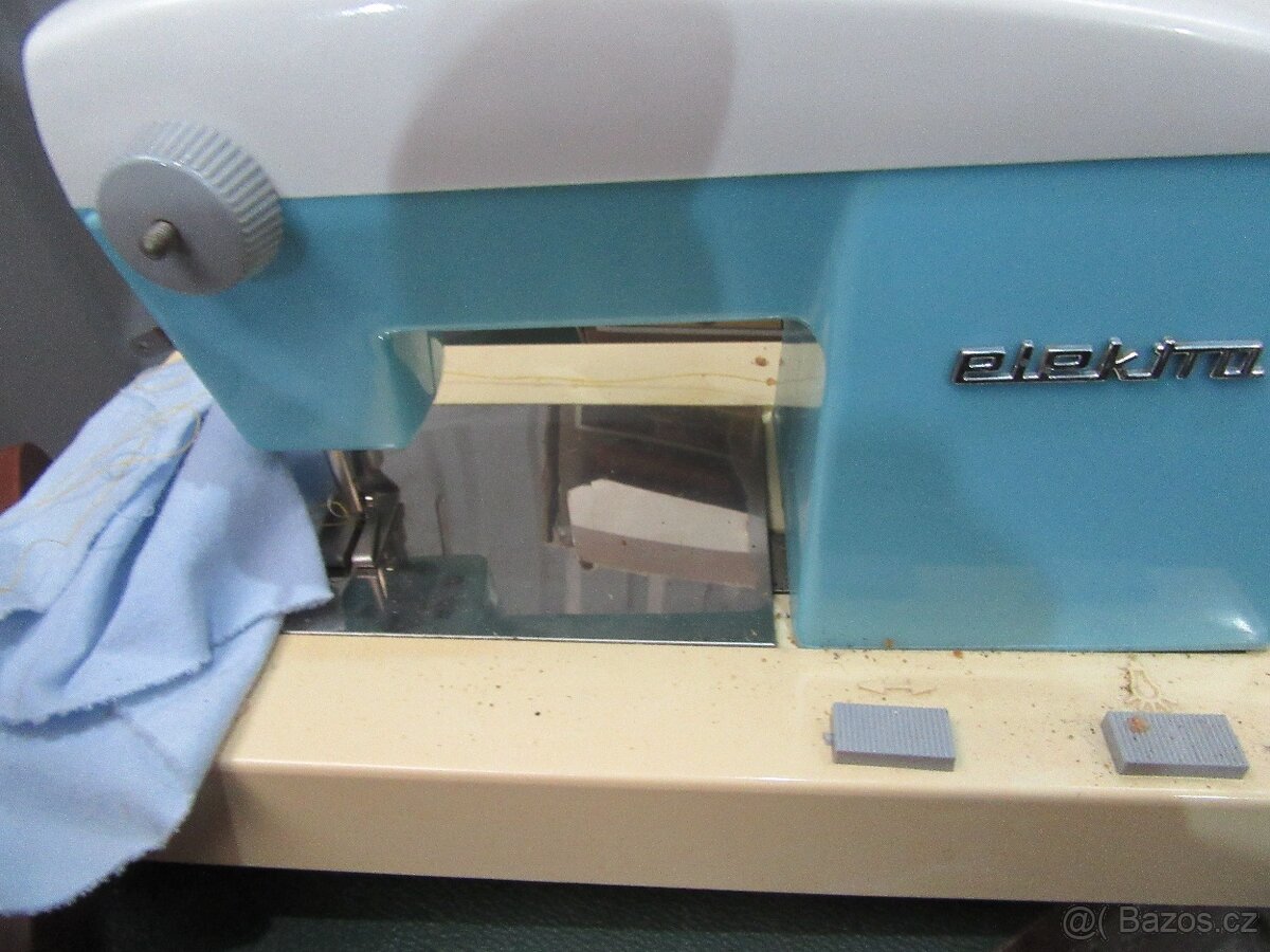 Nabízím starožitny dětský šicí stroj Piko Elektra. Mechanick - 2