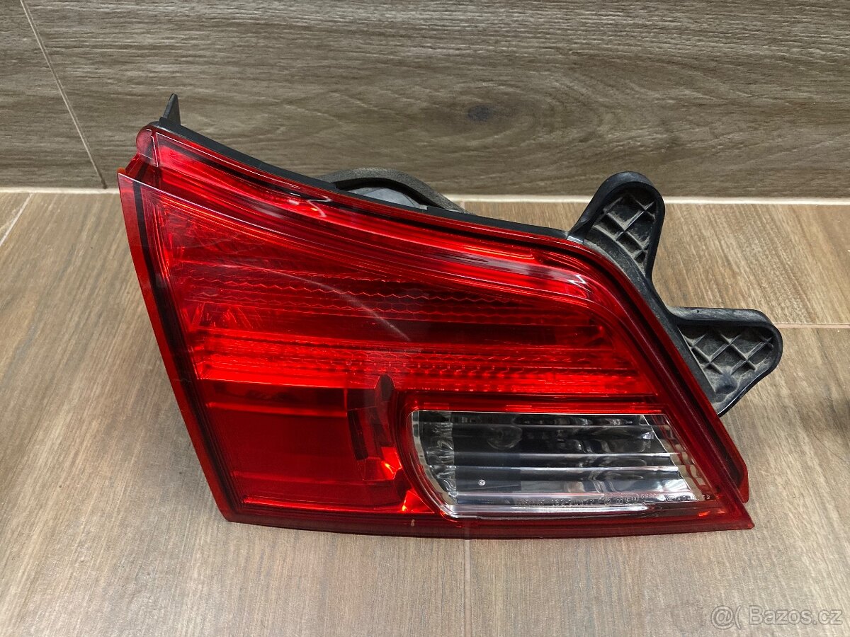 Subaru Legacy Outback - zadní světla. - 2