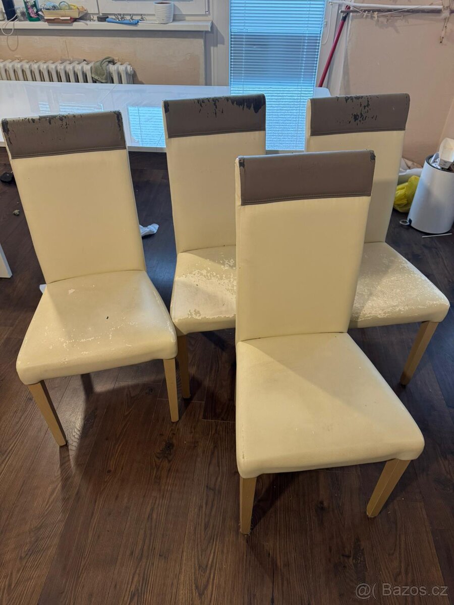 Jídelní stůl + 4 židle (židle opotřebené) - 2