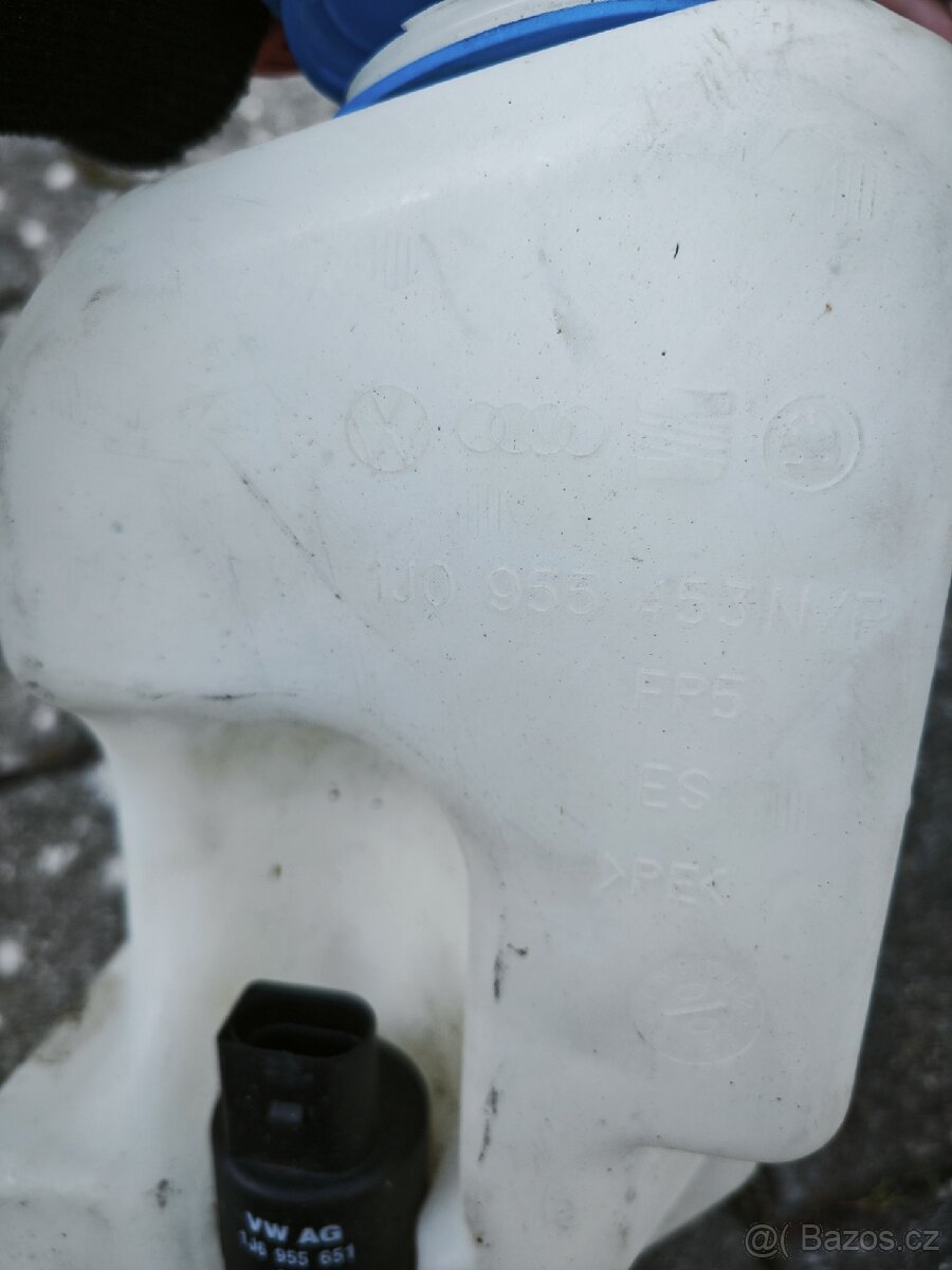 Nádobka ostřikovačů - 2