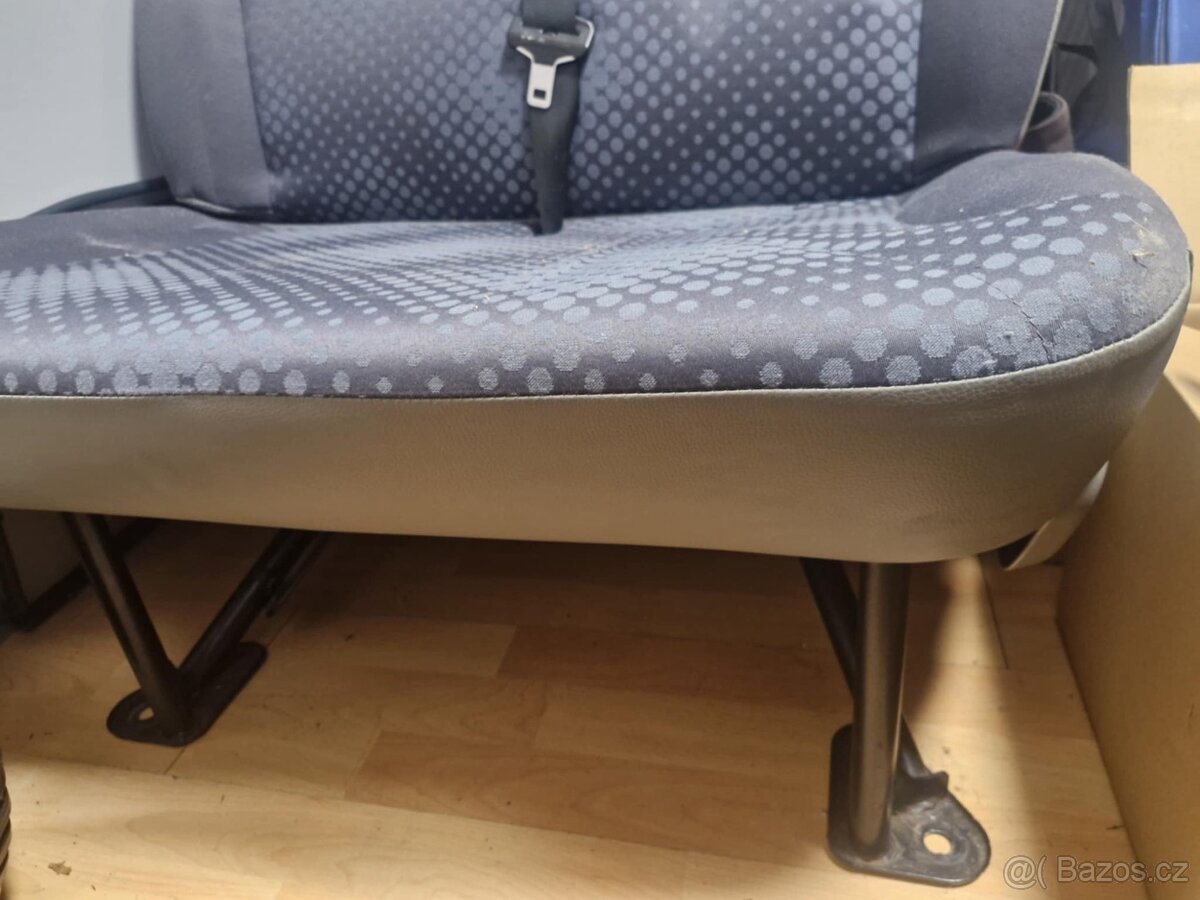 Přední dvousedák Trafik - 2