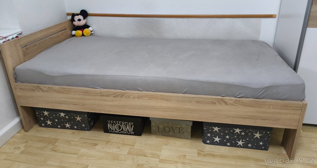 Postel+rošt +matrace - 2