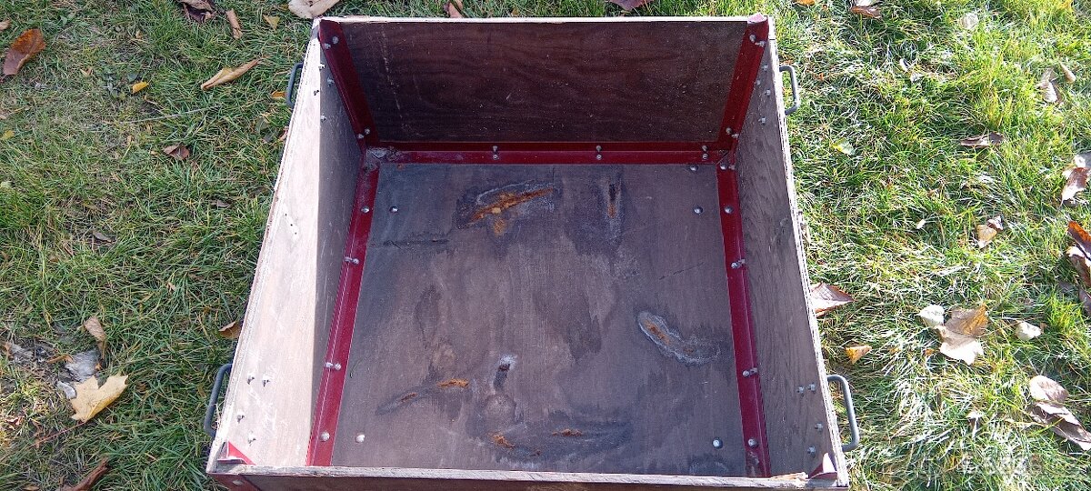 Dřevěná skříňka - 2