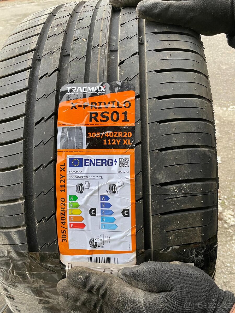 Nové pneu 305/40 R20 - 2