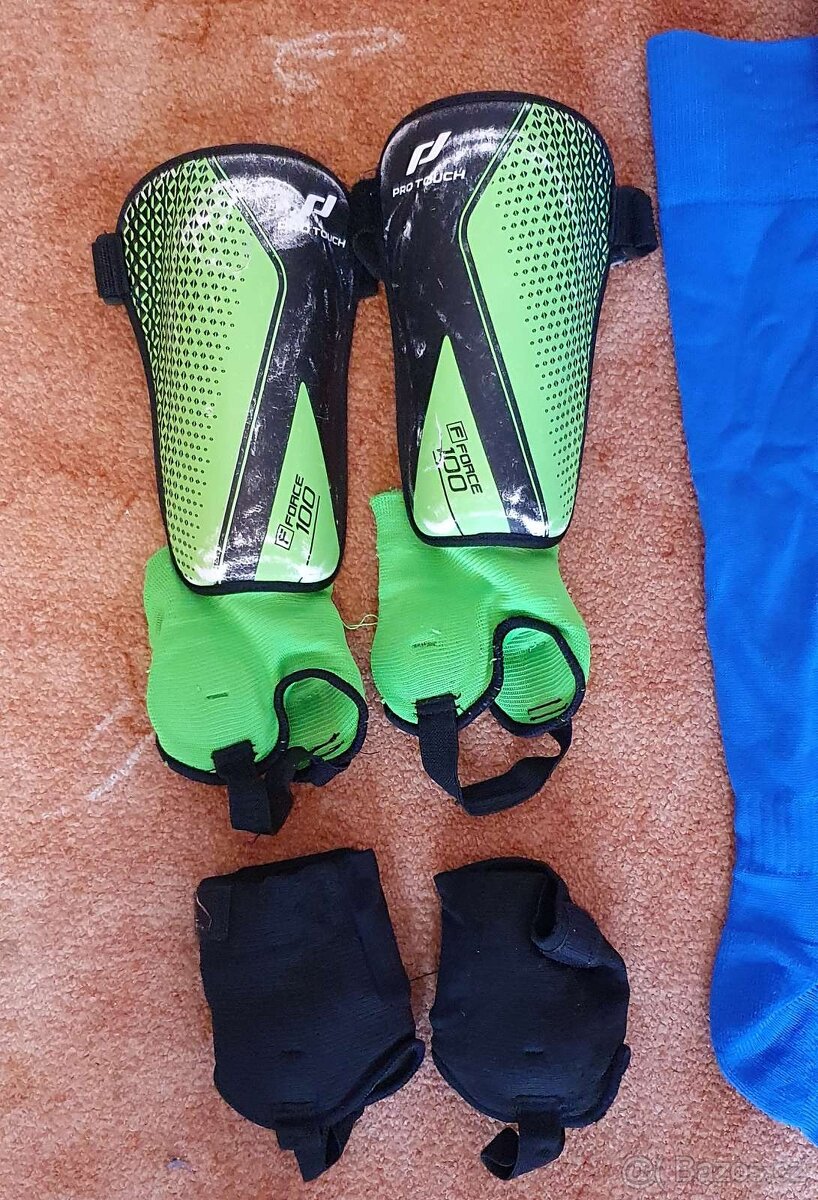 Fotbalové štulpny a chrániče - 2