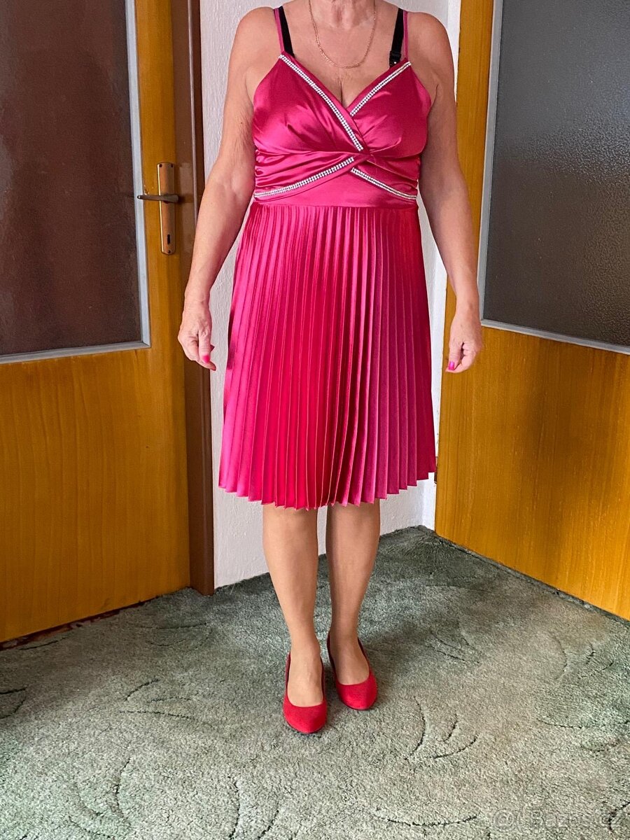 Šaty plesové a zimní - 2