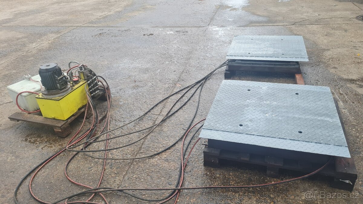 Hydraulický tester vůlí čepů přední nápravy - 2