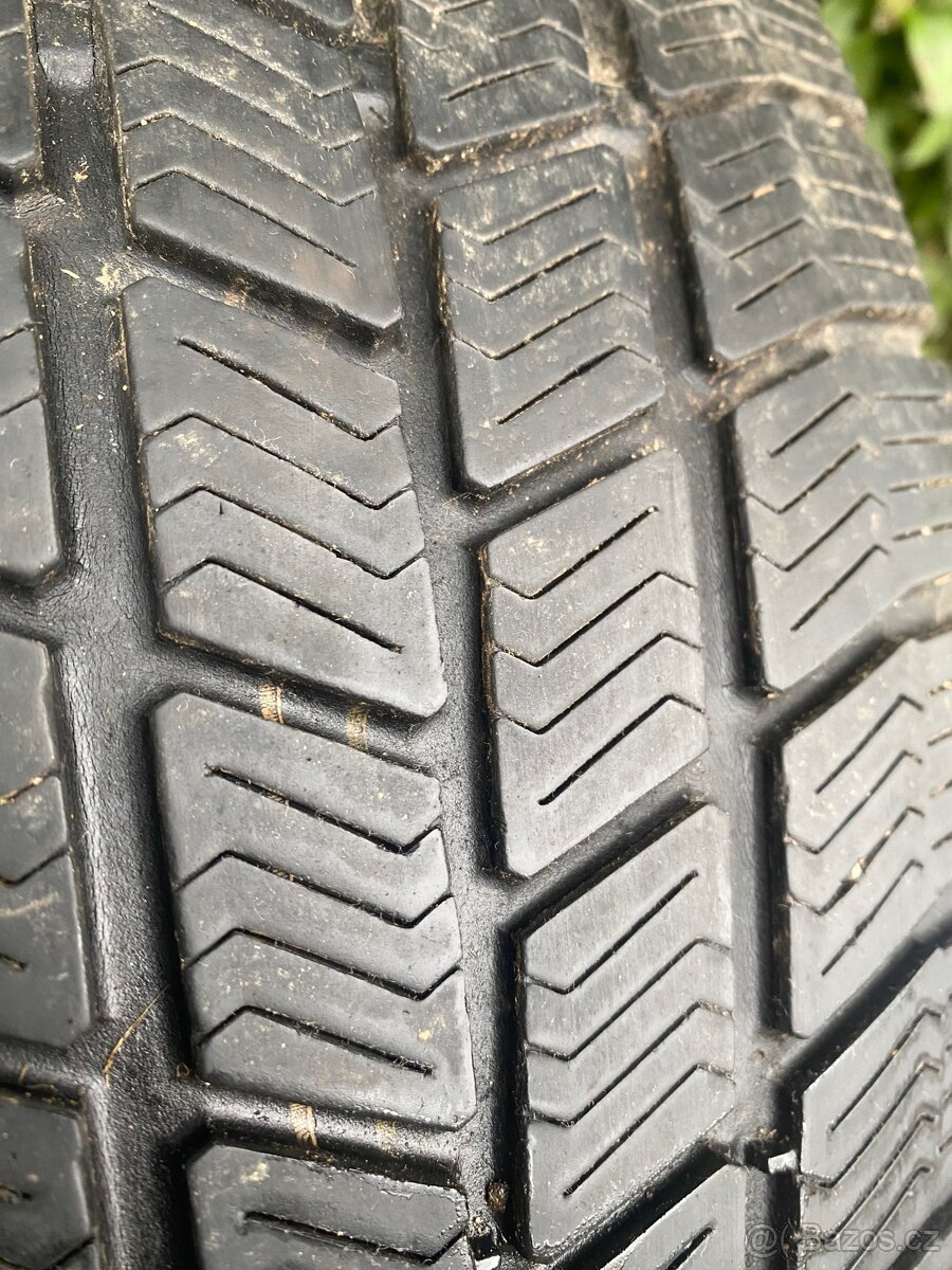 195/65R15 91T Barum 2x6mm 2x5mm dot3517 zimní - 2