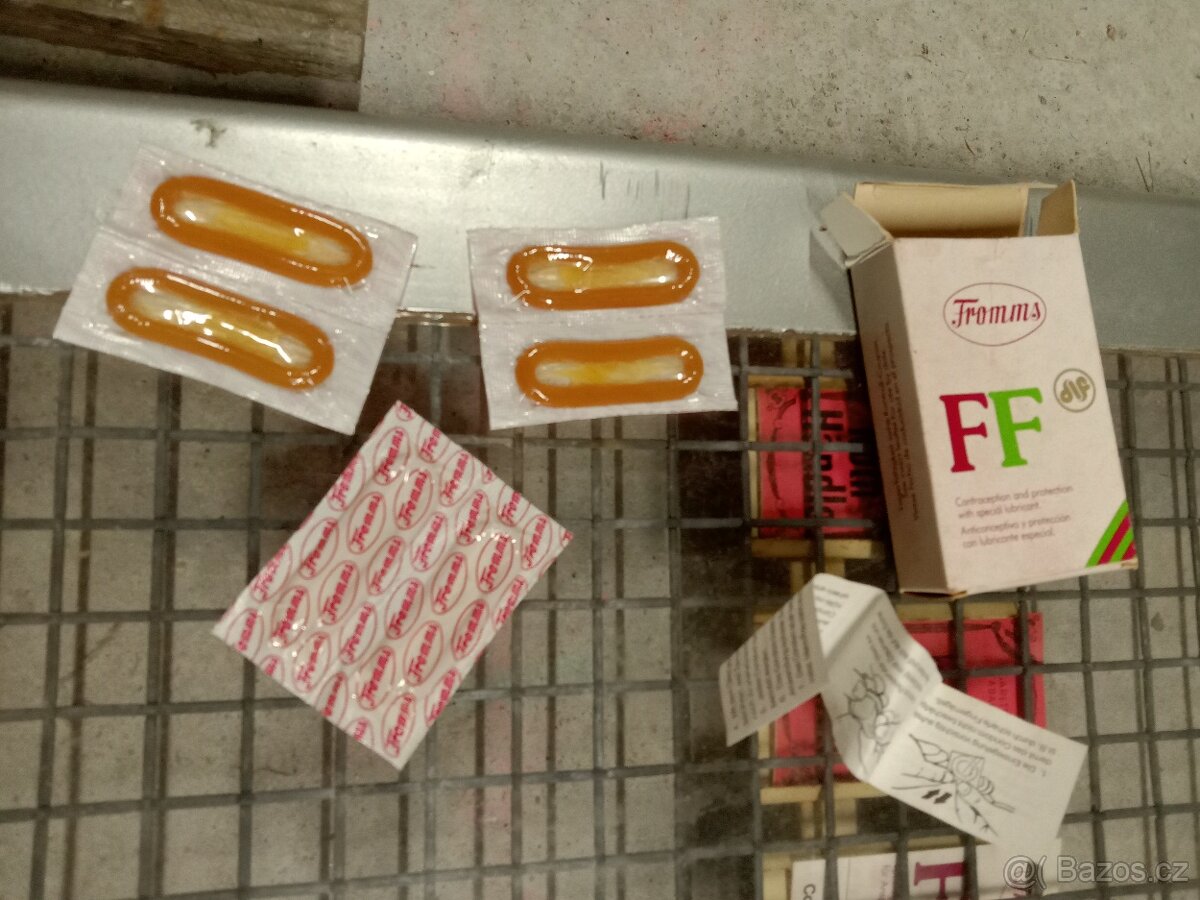 Prodám nástěnný automat na cigarety, Německo. - 2